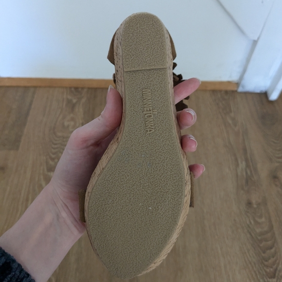 Minnetonka Nikki Suede Fringe Cork Wedge Sandals in Tan Size 7 - Picture 6 of 8